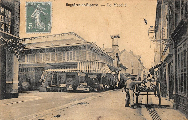 Carte postale ancienne Bagneres De Bigorre Le Marche