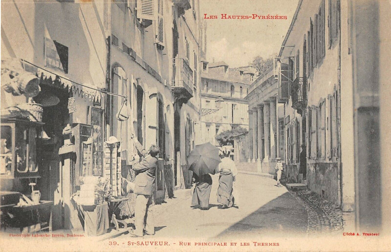 Carte postale ancienne Saint Sauveur Rue Principale Et Les Thermes (marchand de cartes postales