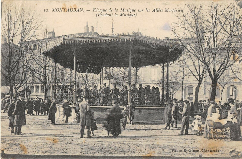 Carte postale ancienne Montauban Kiosque De La Musique Sur Les Allees Mortarieu Pendant Musique à Montauban