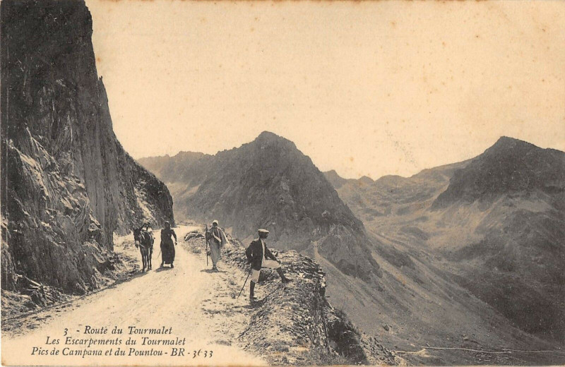 Carte postale ancienne Route Du Tourmalet Les Escarpements Du Tourmalet