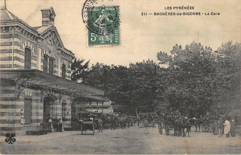Carte postale ancienne Bagneres De Bigorre La Gare