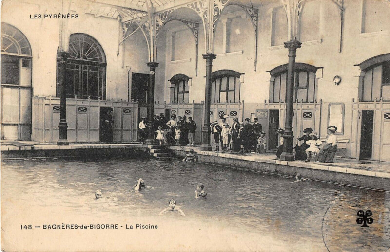 Carte postale ancienne Bagneres De Bigorre La Piscine