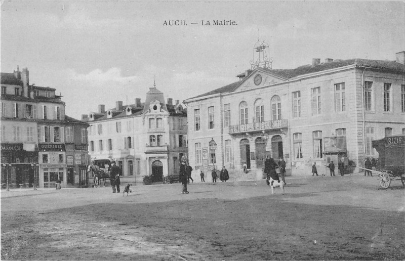 Carte postale ancienne Auch La Mairie à Auch