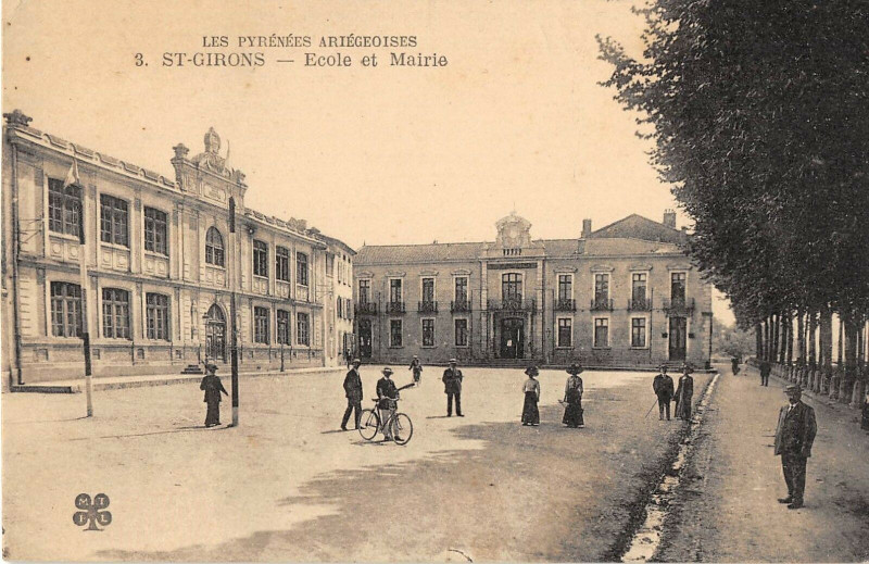 Carte postale ancienne Saint Girons Ecole Et Mairie à Saint-Girons