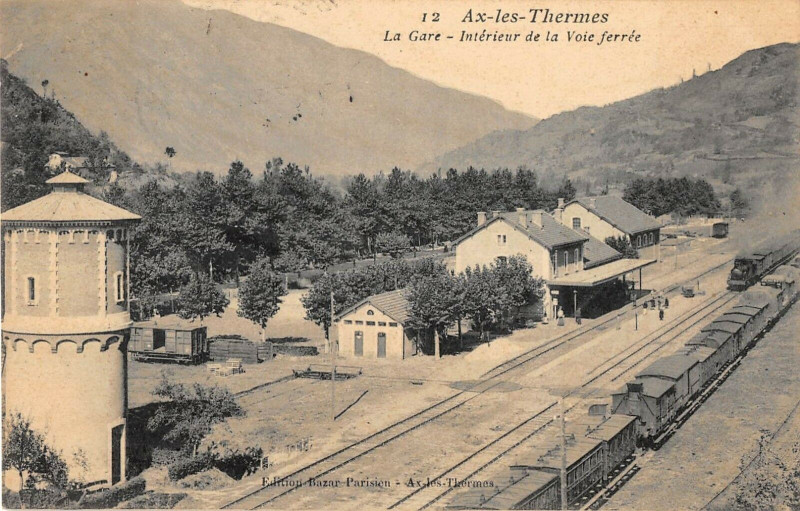 Carte postale ancienne Ax Les Thermes La Gare Interieur De La Voie Ferree (Train à Ax-les-Thermes