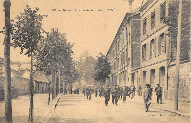 Carte postale ancienne Beauvais Sortie De L'Usine Laine à Beauvais