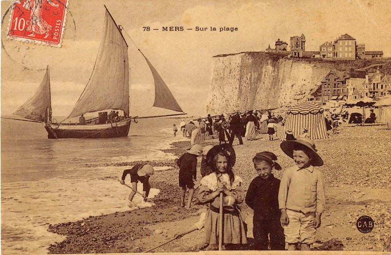 Carte postale ancienne Mers Sur La Plage (cpa émaillée