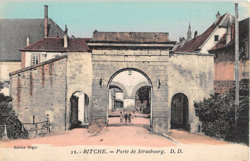 Carte postale ancienne Bitche Porte De Strasbourg à Bitche