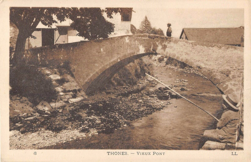 Carte postale ancienne Thones Vieux Pont à Thônes