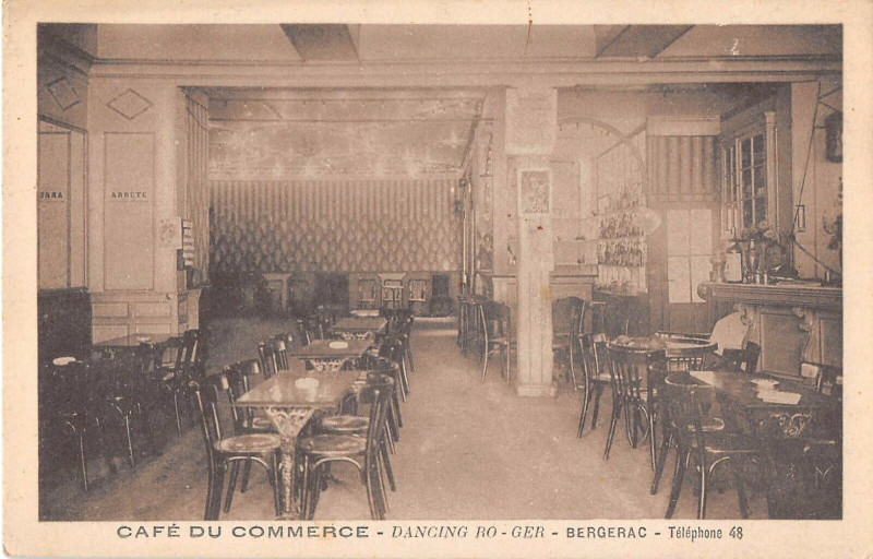 Carte postale ancienne Bergerac Cafe Du Commerce Dancing Roger Autre à Bergerac