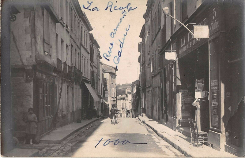 Carte postale ancienne Carte Photo Situee A La Reole Rue Armand Caduc