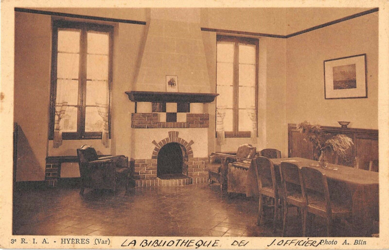 Carte postale ancienne Hyeres 3e R.I.A. La Bibliotheque Des Sous Officiers à Hyères