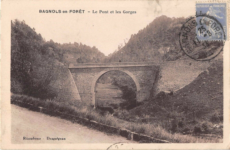 Carte postale ancienne Bagnols En Foret Le Pont Et Les Gorges