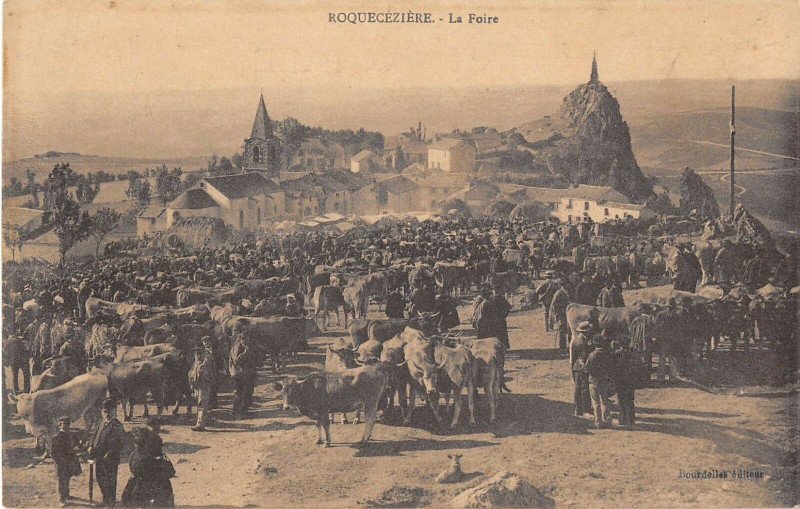 Carte postale ancienne Roqueceziere La Foire