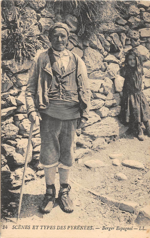 Carte postale ancienne Scenes Et Types Des Pyrenees Berger Espagnol à Ger