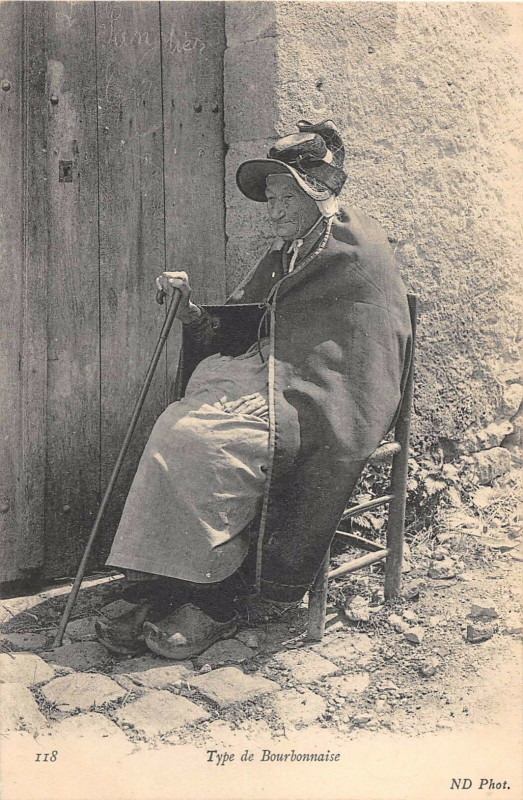 Carte postale ancienne Type De Bourbonnaise
