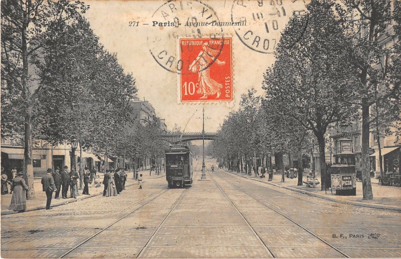 Carte postale ancienne Paris XIIe Avenue Daumesnil à Paris 12e
