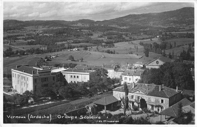 Carte postale ancienne Vernoux Groupe Scolaire