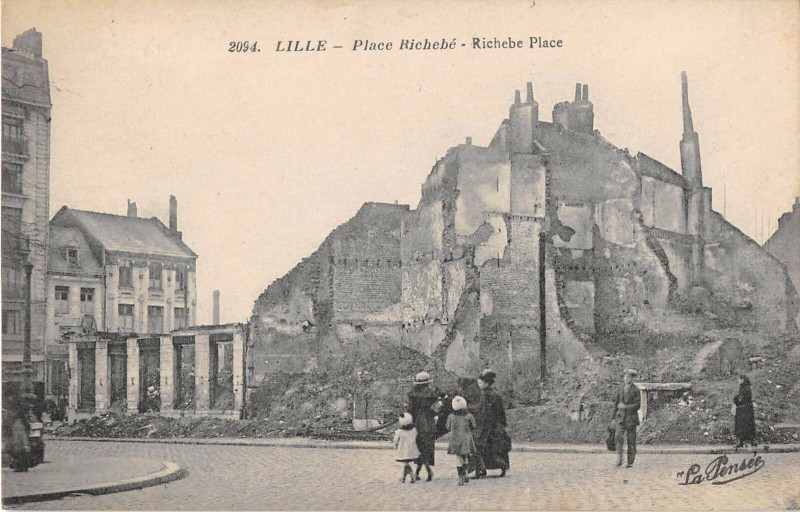 Carte postale ancienne Lille Place Richebe à Lille