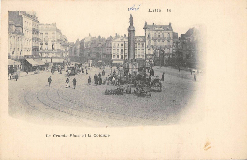Carte postale ancienne Lille La Grande Place Et La Colonne (dos non divisé) à Lille