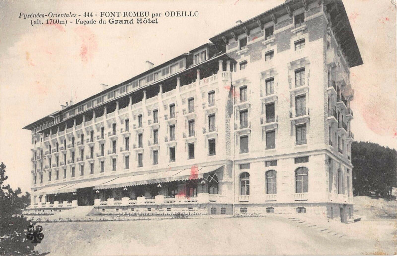 Carte postale ancienne Font Romeu Par Odeillo Facade Grand Hotel à Llo
