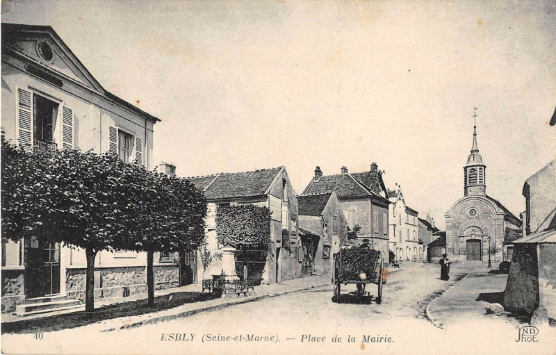 Carte postale ancienne Esbly Place De La Mairie à Esbly