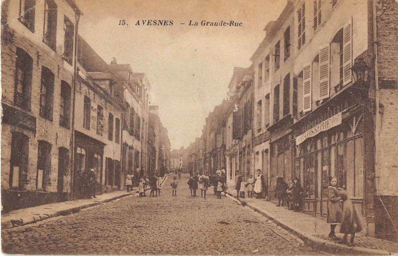 Carte postale ancienne Avesnes La Grande Rue à Avesnes