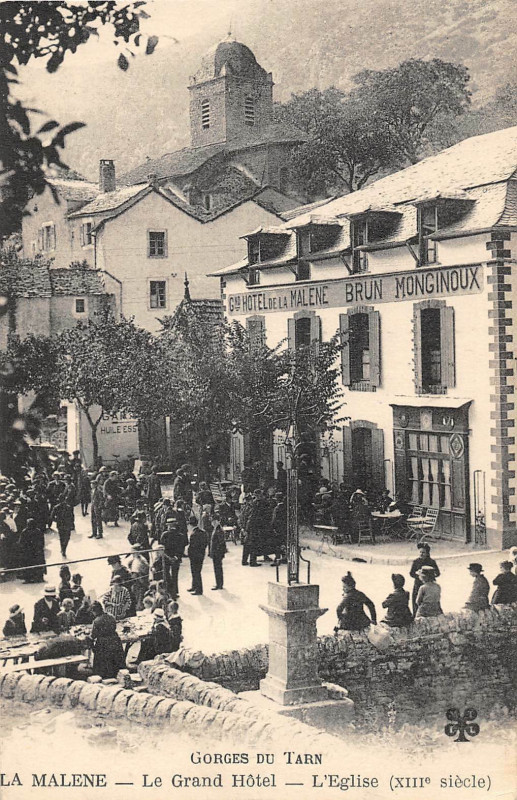 Carte postale ancienne La Malene Grand Hotel Eglise