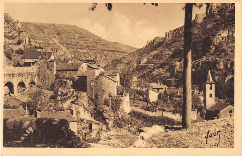 Carte postale ancienne Sainte Enimie Vue Generale Sur La Vieille Ville