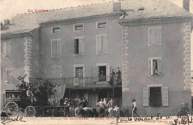 Carte postale ancienne Le Bleymard Hotel De La Remise T.C.F.
