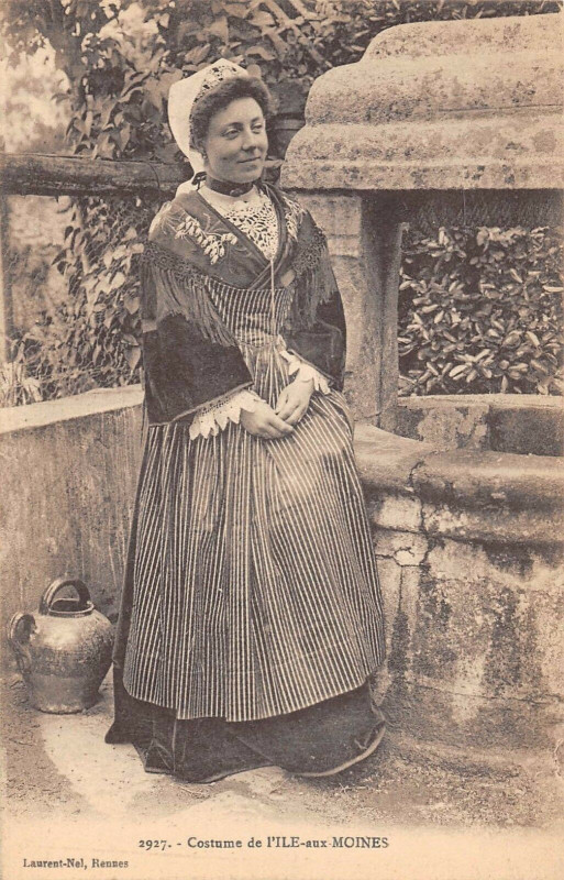 Carte postale ancienne Costume De L'Ile Aux Moines