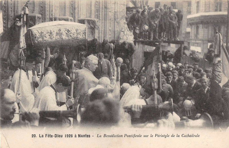 Carte postale ancienne Fete Dieu A Nantes Benediction Pontificale à Nantes