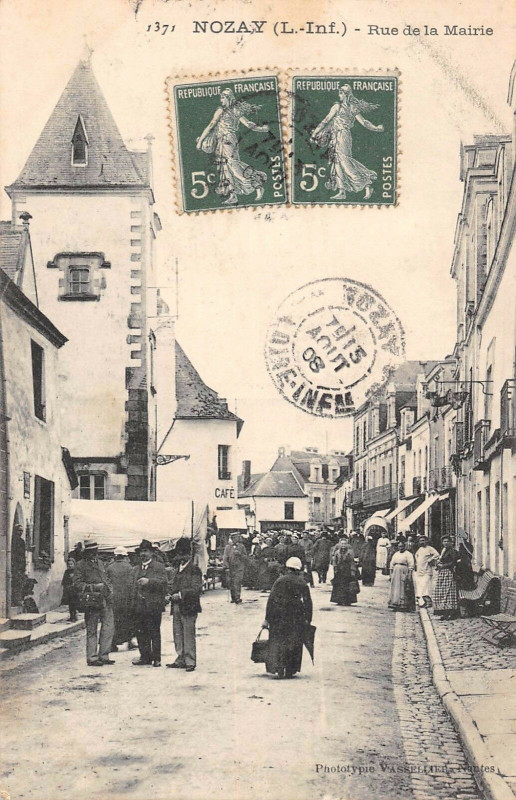 Carte postale ancienne Rue de la Mairie à Nozay