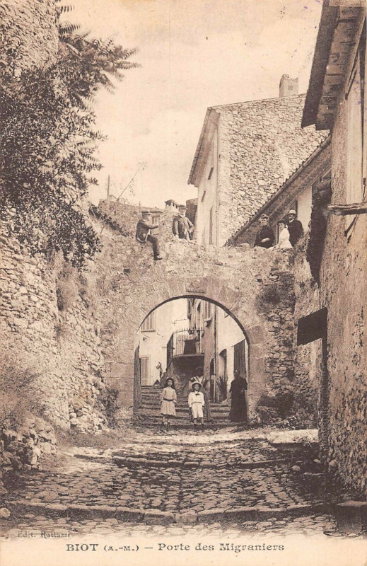 Carte postale ancienne Biot Porte Des Migraniers à Biot