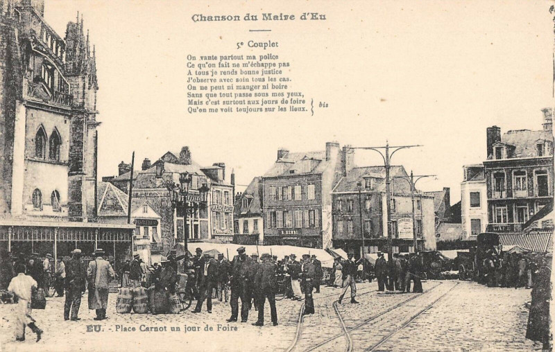 Carte postale ancienne Eu Place Carnot Un Jour De Foire à Eu