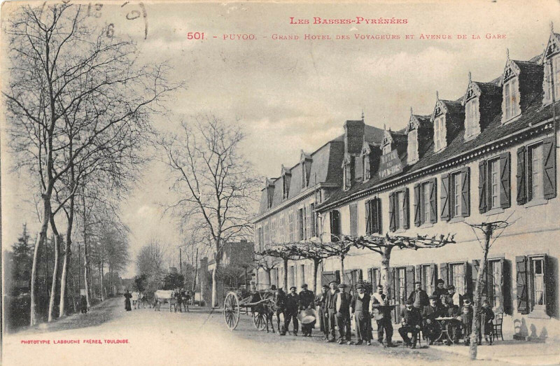 Carte postale ancienne Puyoo Grand Hotel Des Voyageurs Et Avenue De La Gare à Puyoô