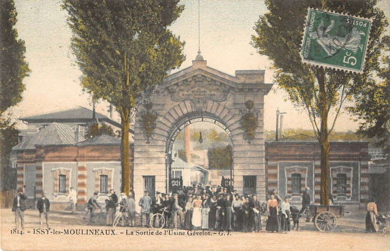 Carte postale ancienne Issy Les Moulineaux La Sortie De L'Usine Gevelot à Issy-les-Moulineaux