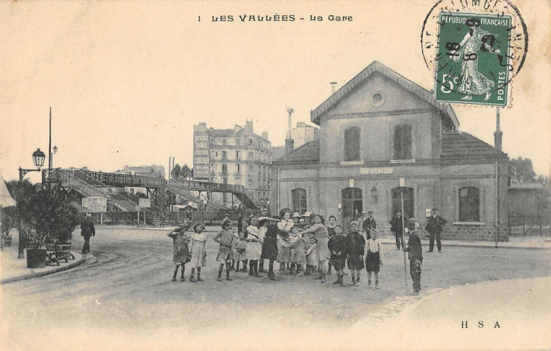 Carte postale ancienne Les Vallees La Gare