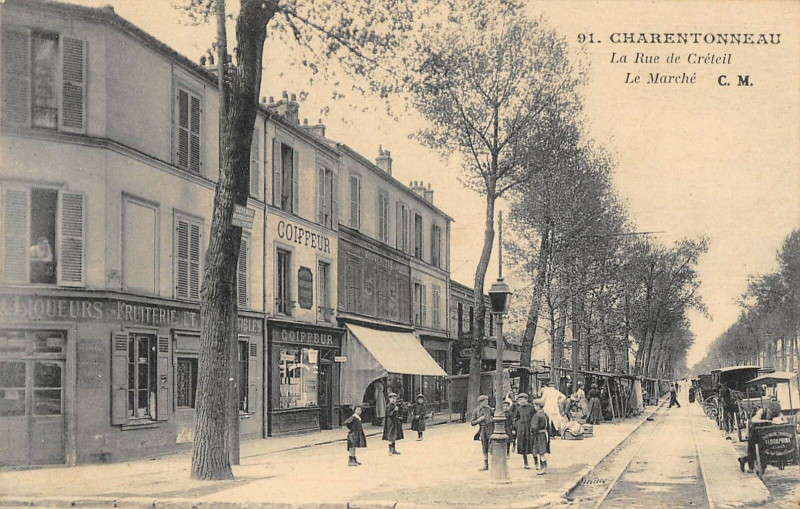 Carte postale ancienne Charentonneau La Rue De Creteil Le Marche à Créteil
