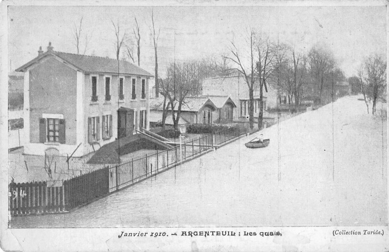 Carte postale ancienne Argenteuil Les Quais Inondations à Argenteuil