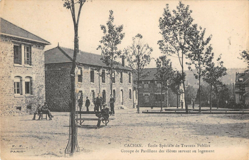 Carte postale ancienne Cachan Ecole Speciale Des Travaux Publics Gourpe De Pavillons à Cachan
