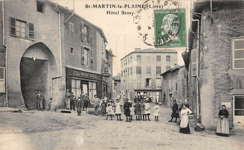 Carte postale ancienne Saint Martin La Plaine Hotel Bessy à Saint-Martin-la-Plaine