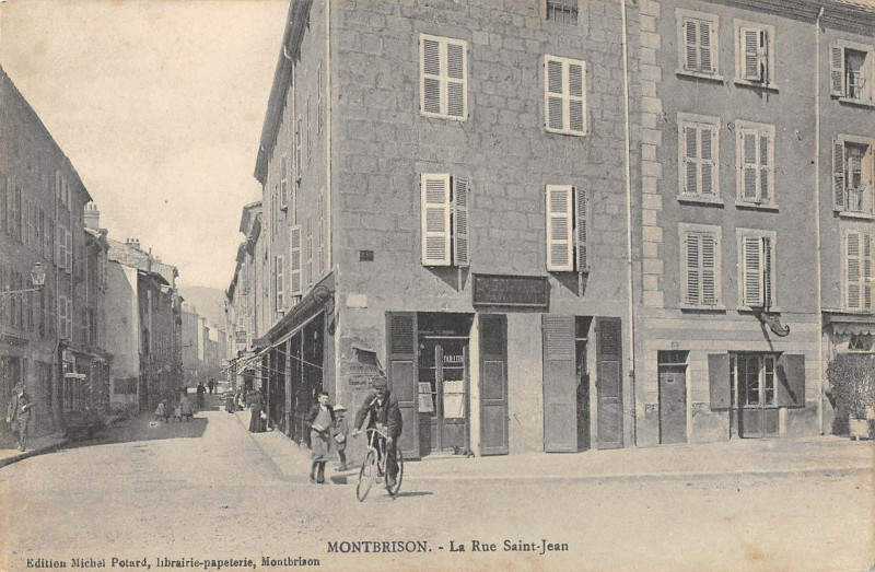 Carte postale ancienne Montbrison La Rue Saint Jean à Montbrison