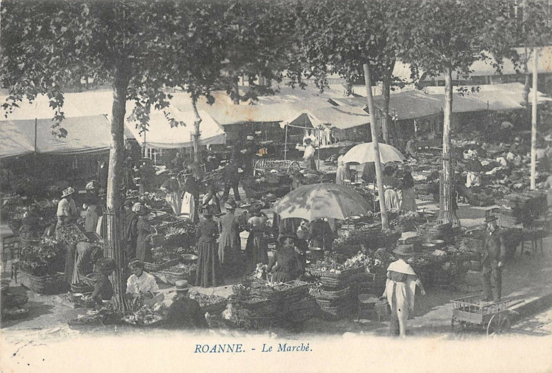 Carte postale ancienne Roanne Le Marche à Roanne