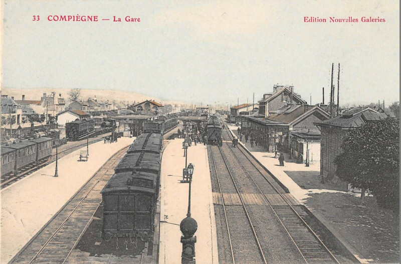 Carte postale ancienne Compiegne La Gare (train cliché colorisé à Compiègne