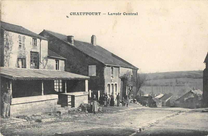 Carte postale ancienne Chauffourt Lavoir Central à Chauffourt