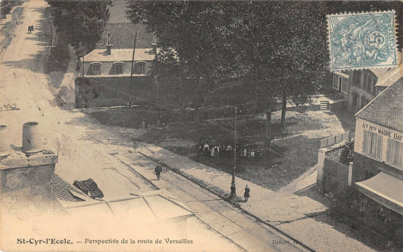 Carte postale ancienne Saint Cyr L'Ecole Perspective De La Route De Versailles à Versailles