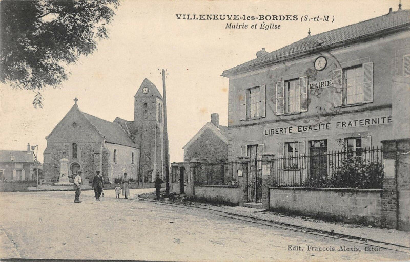 Carte postale ancienne Villeneuve Les Bordes Mairie Et Eglise à Villeneuve-les-Bordes