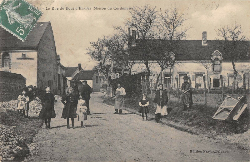 Carte postale ancienne La Rue Du Bout D'En Bas Maison Du Cordonnier