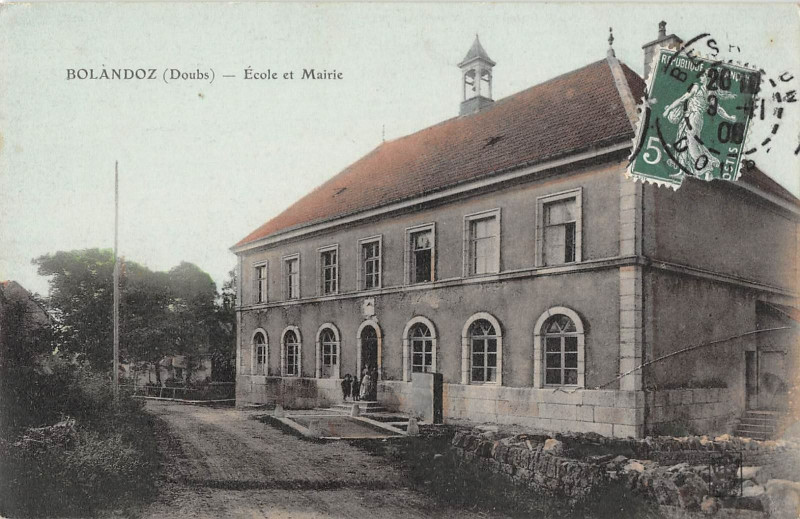 Carte postale ancienne Bolandoz Ecole Et Mairie à Bolandoz